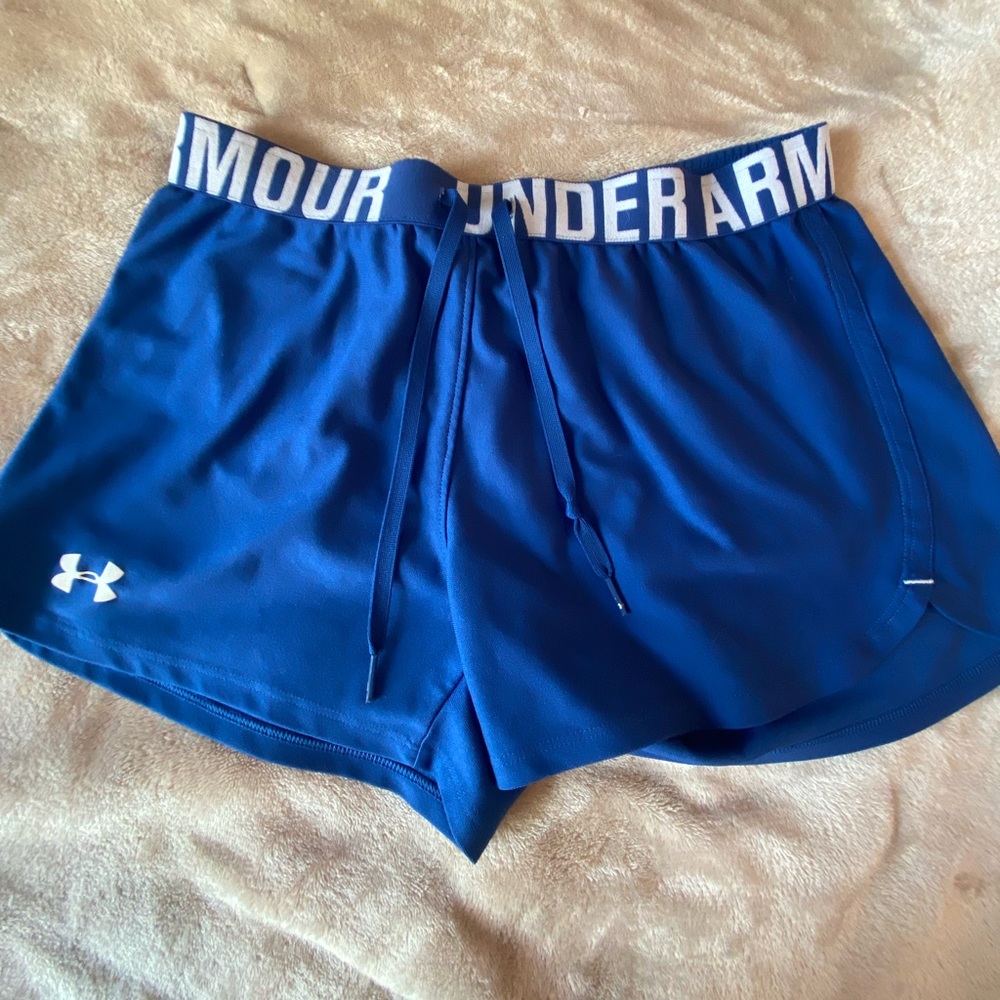 Size Medium Under Armor Athletic Shorts Loose